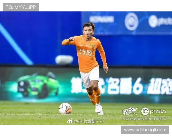 奥克兰城球员兼职身份亮相世俱杯 请假踢球未获工资辛苦拼搏